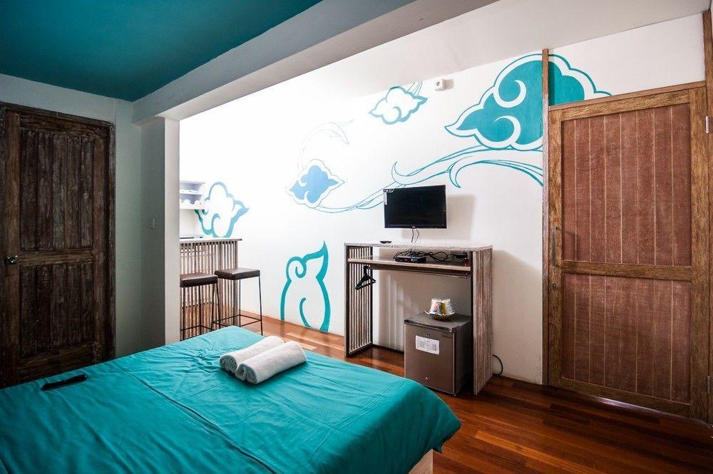 Nau Here Hostel Kuta Lombok Exteriör bild