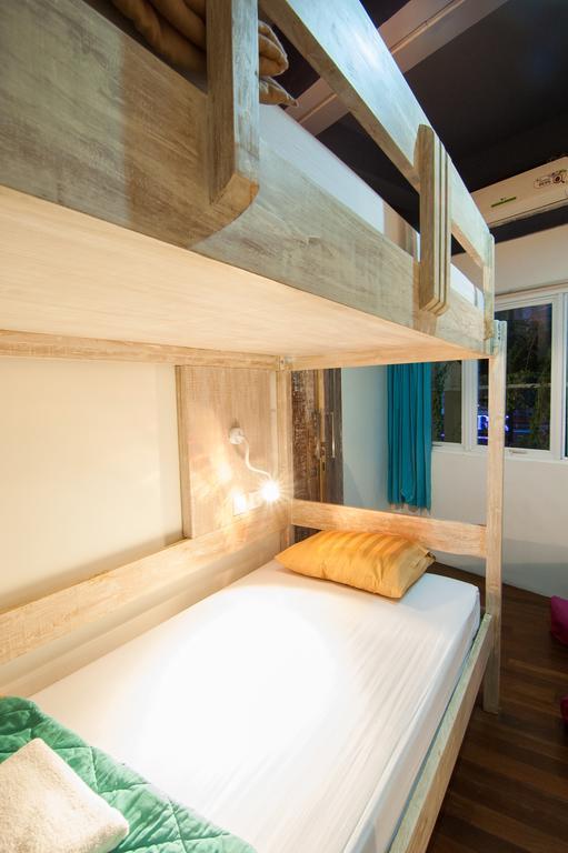 Nau Here Hostel Kuta Lombok Exteriör bild