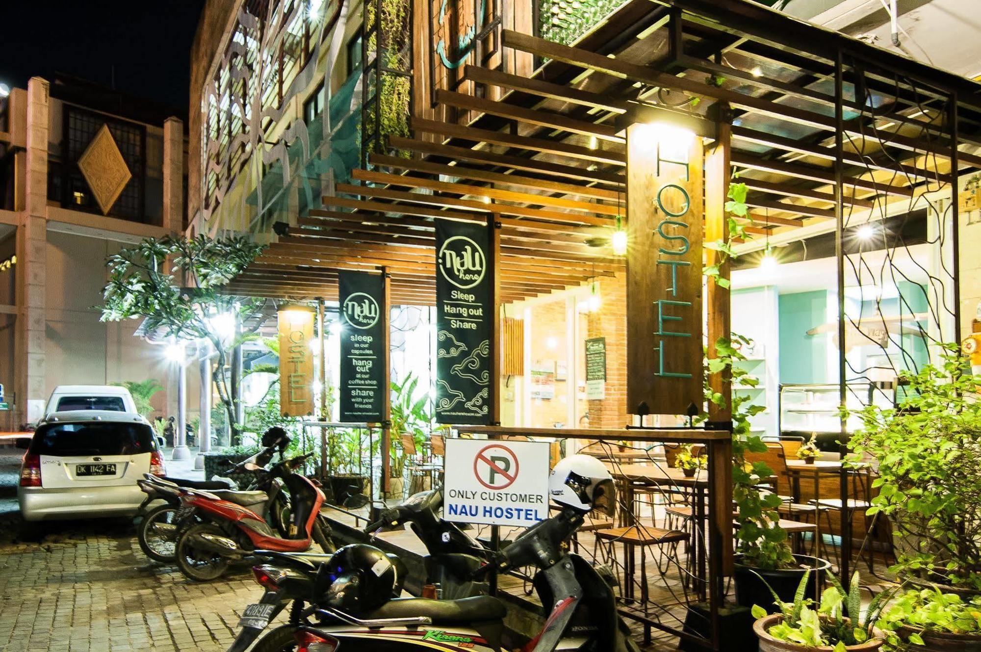 Nau Here Hostel Kuta Lombok Exteriör bild