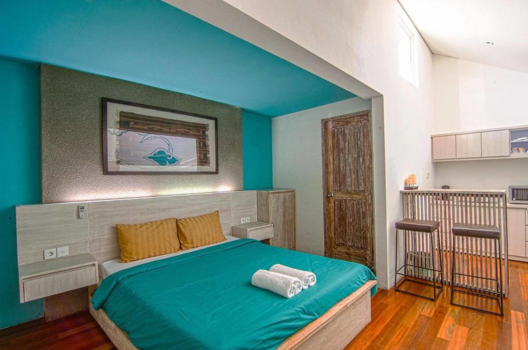 Nau Here Hostel Kuta Lombok Exteriör bild