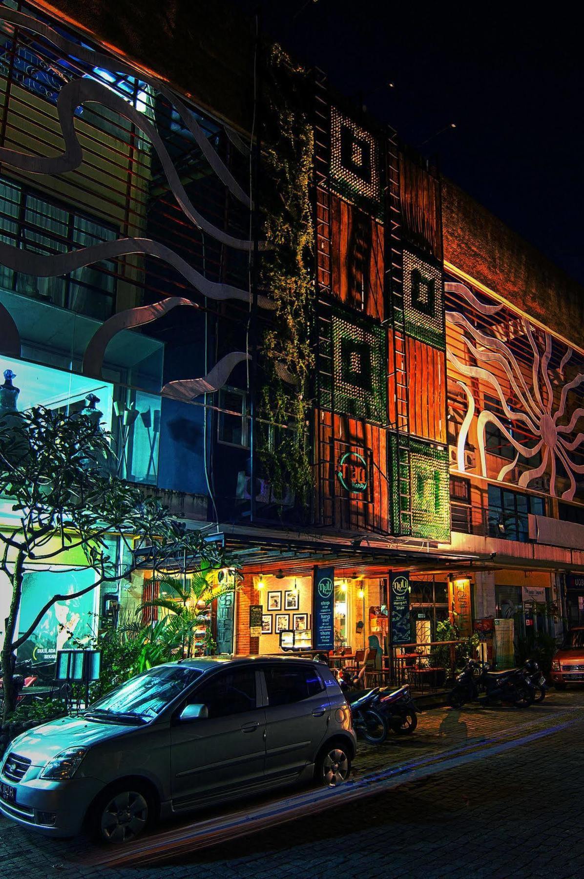 Nau Here Hostel Kuta Lombok Exteriör bild